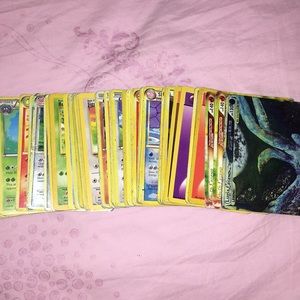 Stack of 20 Pokémon cards